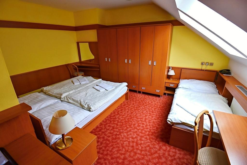 繁荣酒店 Čeladná 外观 照片